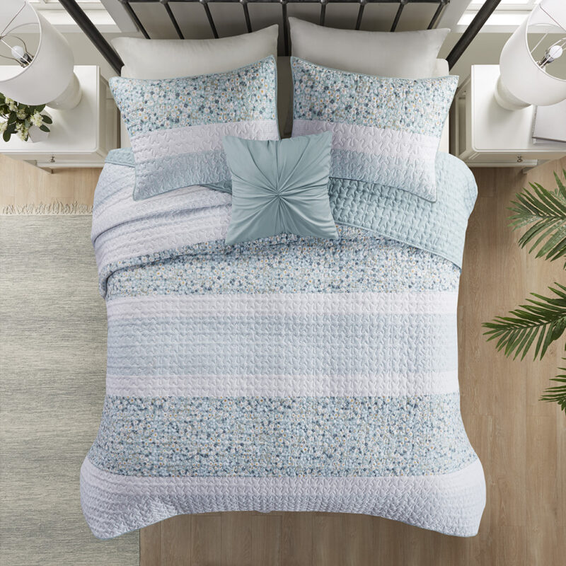 King Seersucker Quilt, 4-Piece w/ Throw Pillow - Image 2