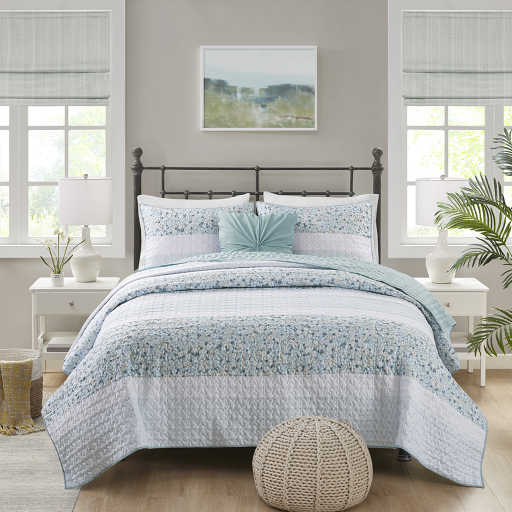 20231225_5f6468dbc55b43e501cbc1ea4c148e5f King Seersucker Quilt, 4-Piece w/ Throw Pillow - Image 1