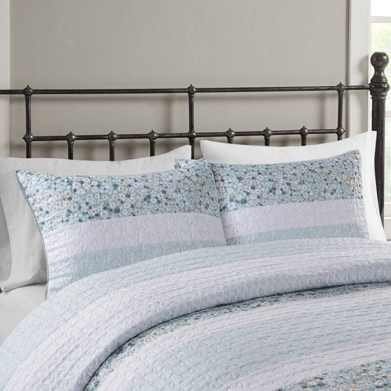 King Seersucker Quilt, 4-Piece w/ Throw Pillow - Image 11