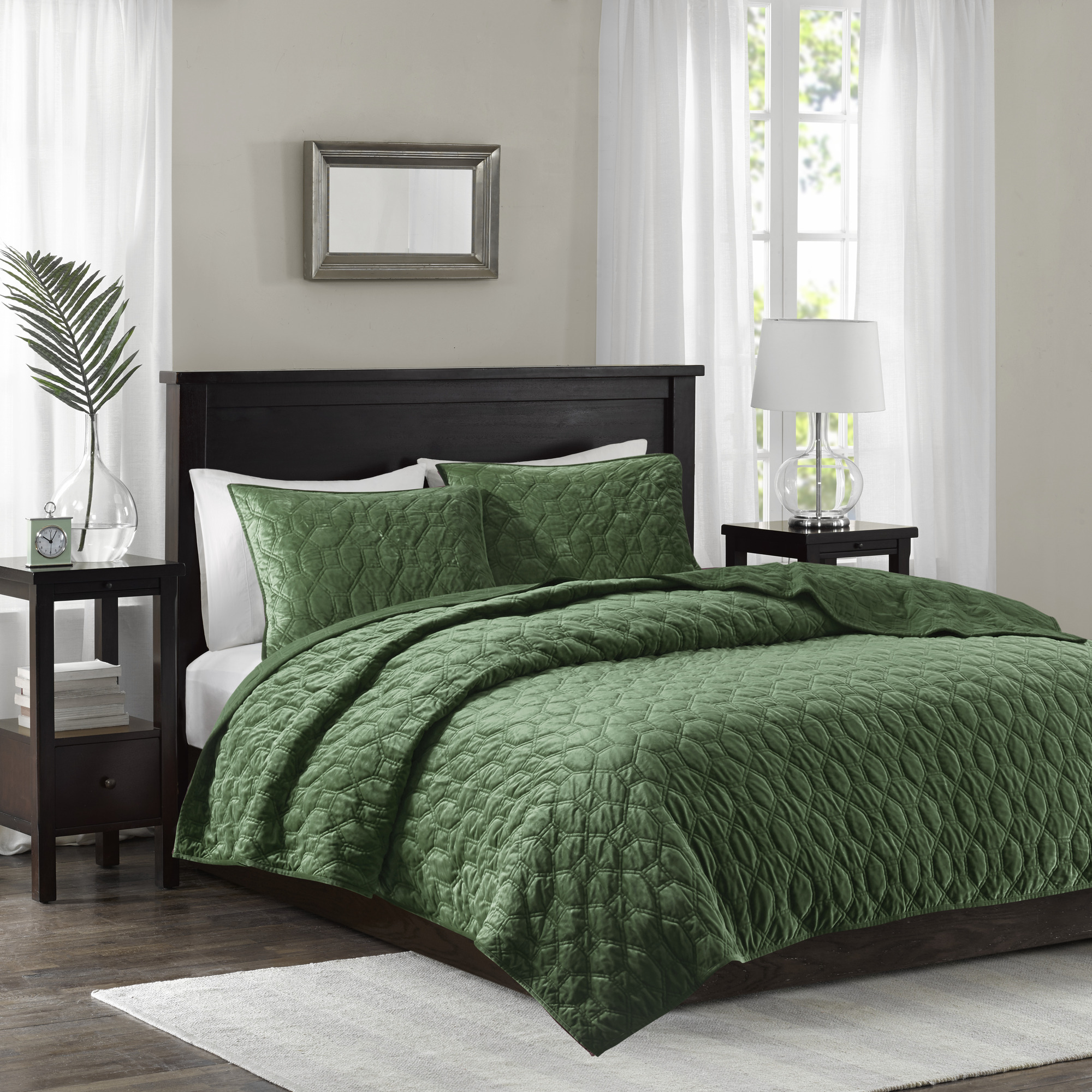 76c2d344a73c599b6dfe083606b62fe6 3 Piece Velvet Quilt Set, Full Queen Green - Image 1