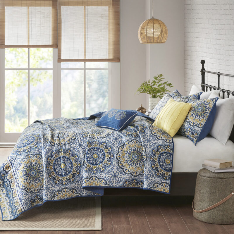 Reversible Quilt Set w/ Pillows, Full Queen - Image 5