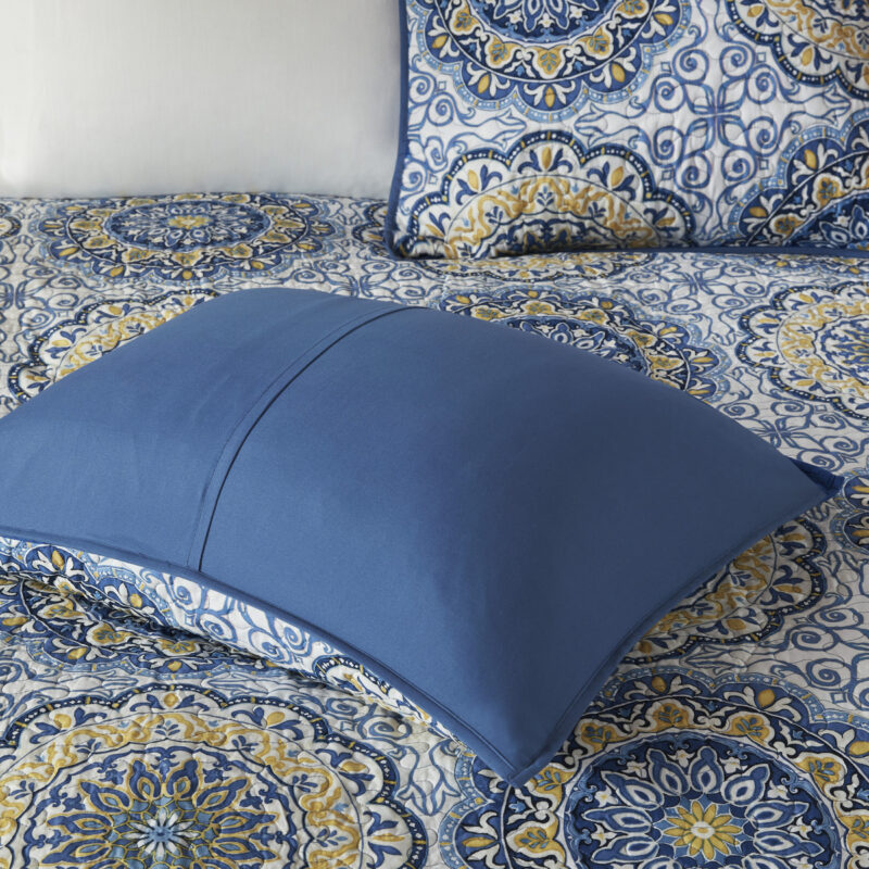 Reversible Quilt Set w/ Pillows, Full Queen - Image 8