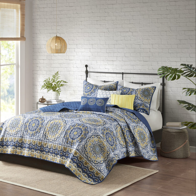 Reversible Quilt Set w/ Pillows, Full Queen - Image 2