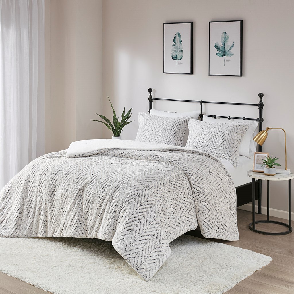 91f8bbd49b3e8f3f733de2166349c03c Down Alternative Comforter, Twin Plush Faux Fur - Image 1