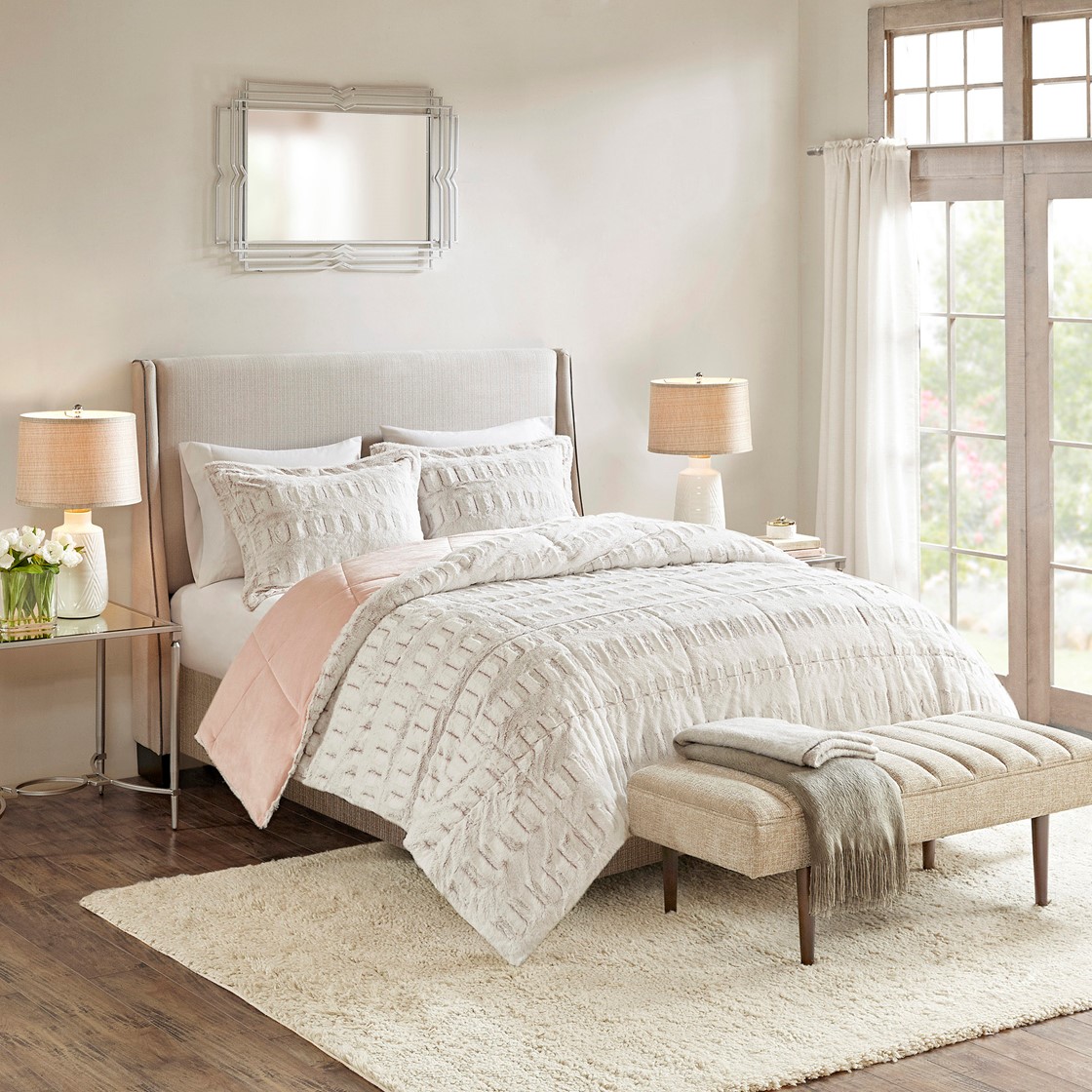 96ebd839fbc9416fc818440cc2bfc743 King Size Faux Fur Comforter, Plush Mini Set - Image 1