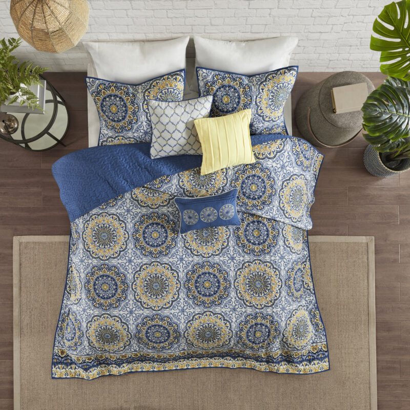 Reversible Quilt Set w/ Pillows, Full Queen - Image 4