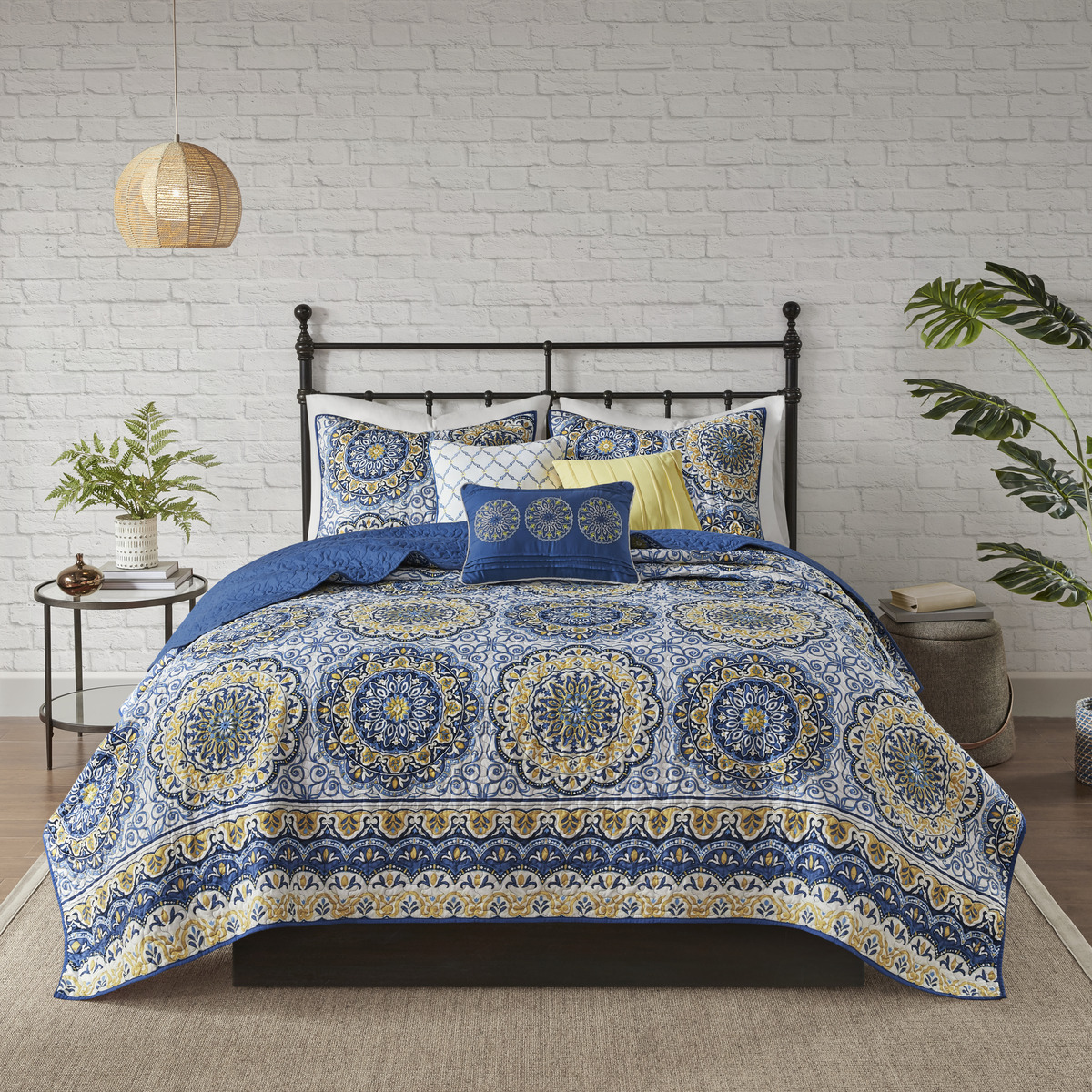 e0af586225fbbe0a1ec4f8131c438b1b Reversible Quilt Set w/ Pillows, Full Queen - Image 1